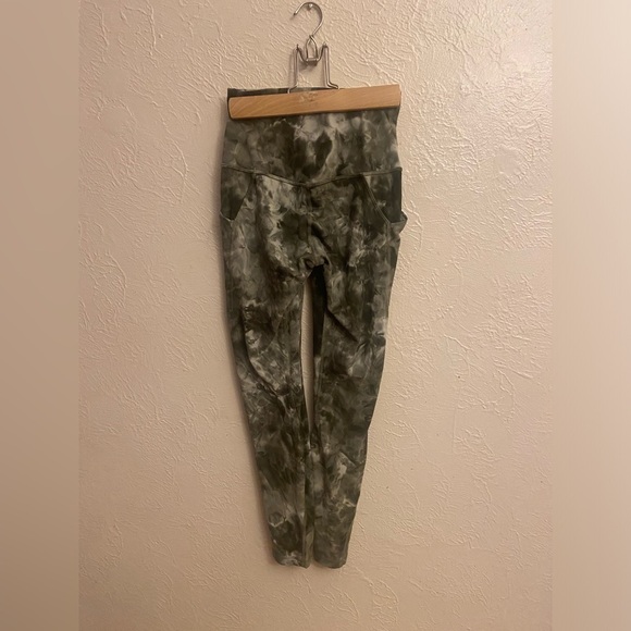 Lululemon legging - Picture 6 of 8